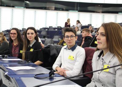 Група ученици от ПЧМГ представиха България в Европейския парламент 2020 галерия.